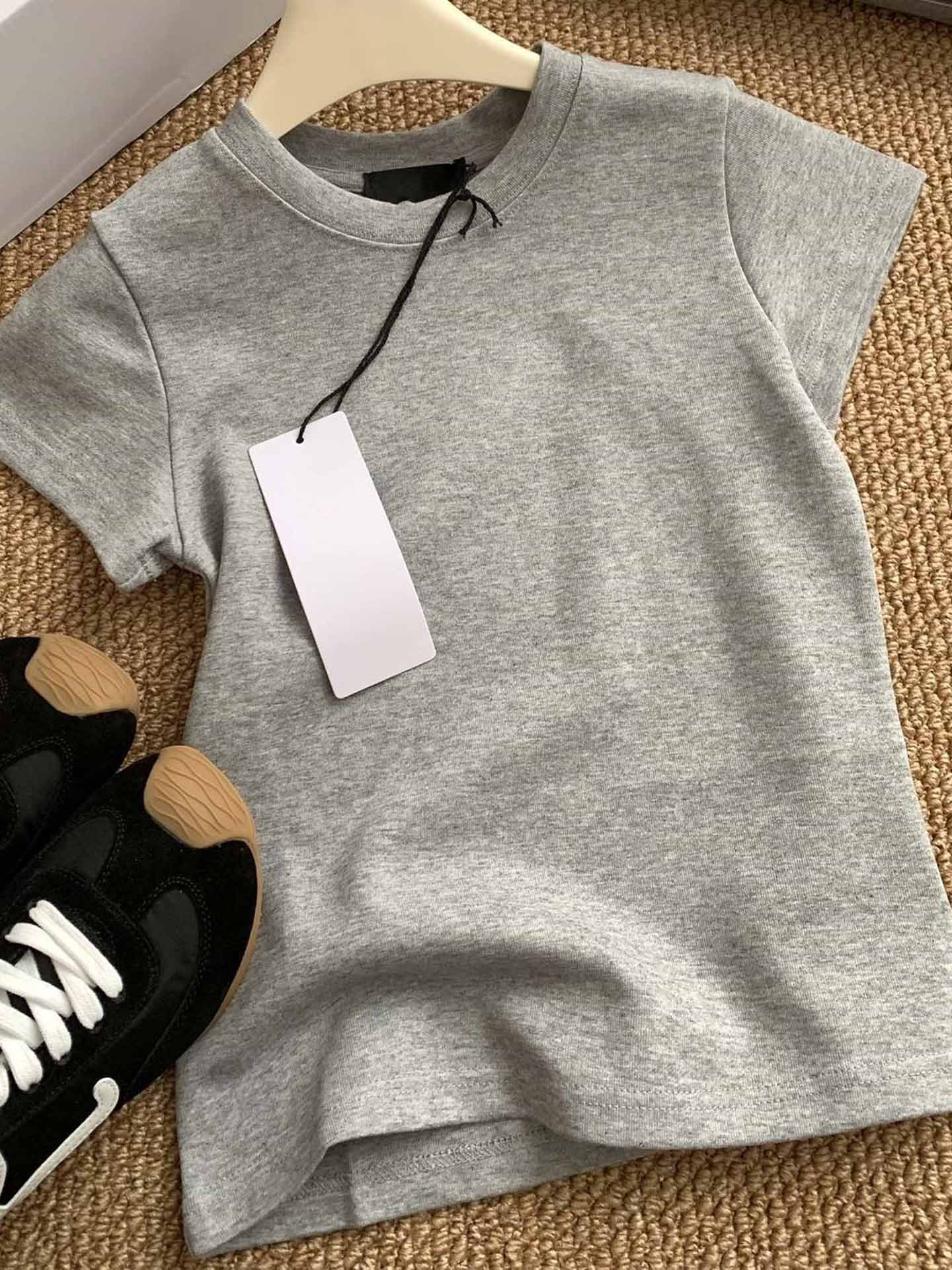 New spring and summer short-sleeved T-shirts for women, slim design, fashionable and versatile tops