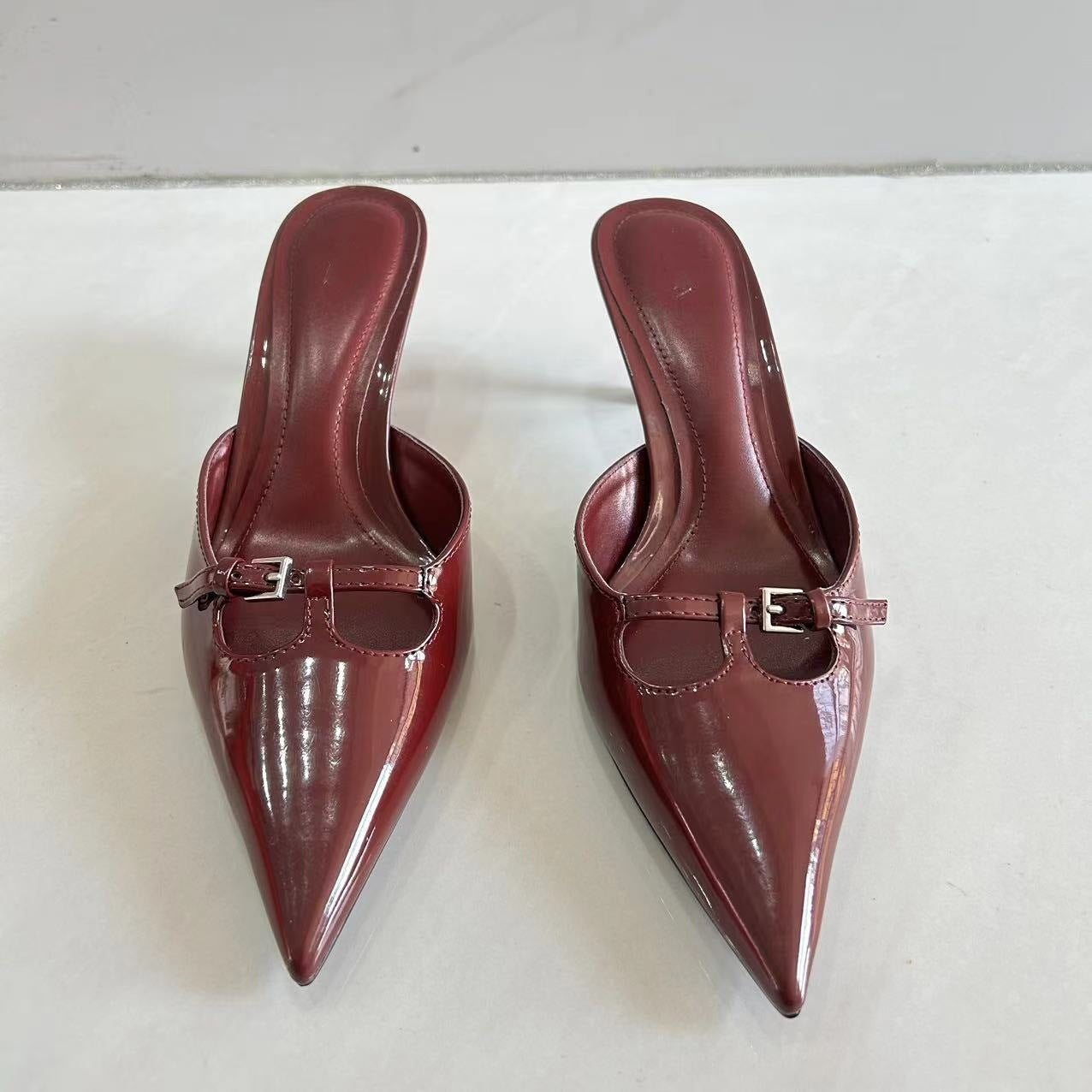 Women's New Fashion Joker Buckle Decorated Patent Leather Cat with High Heels and Pointed Half Slippers.