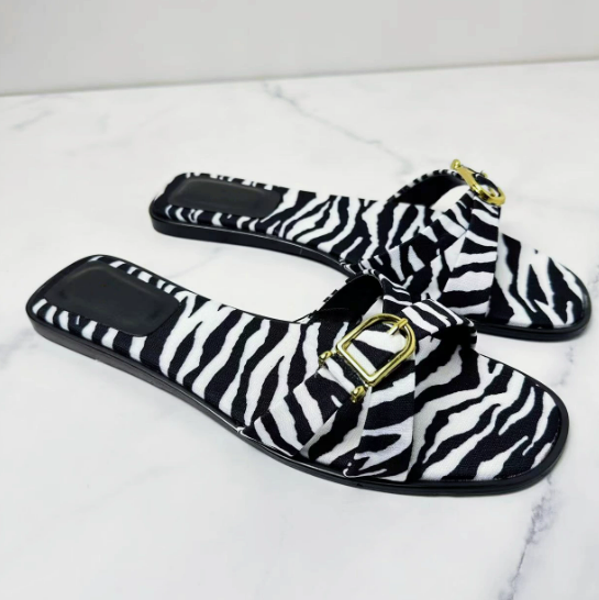 New 2024 Fashion Women's Flat Slippers Square Head Joker Cross Belt Travel Leisure Slippers Women