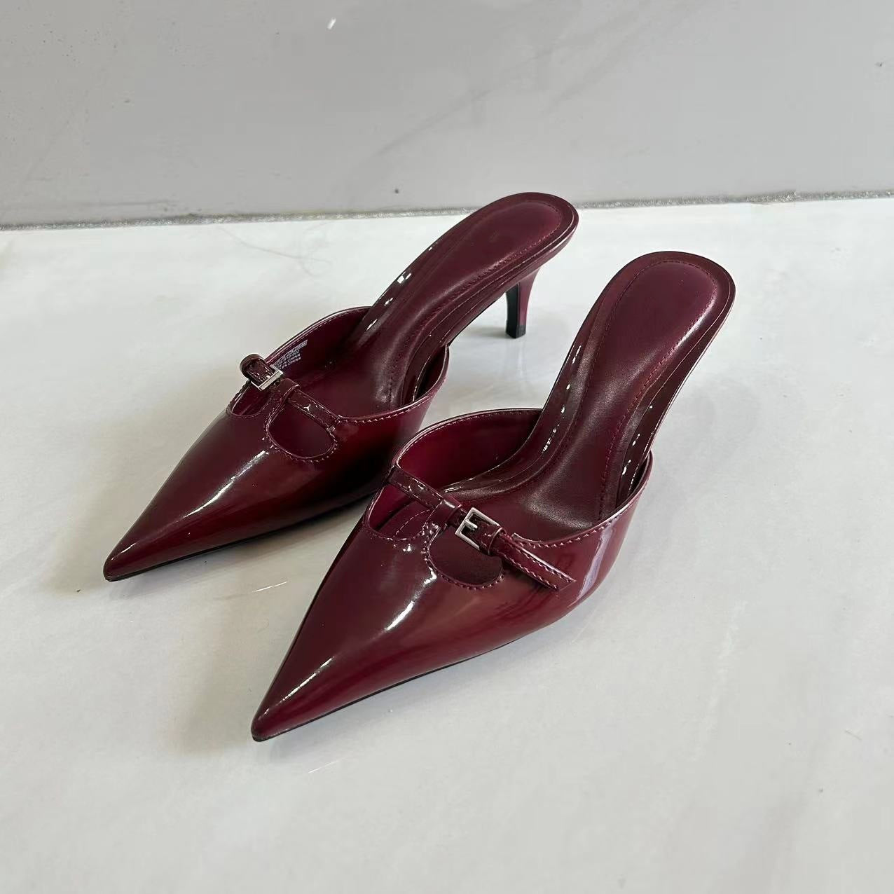 Women's New Fashion Joker Buckle Decorated Patent Leather Cat with High Heels and Pointed Half Slippers.