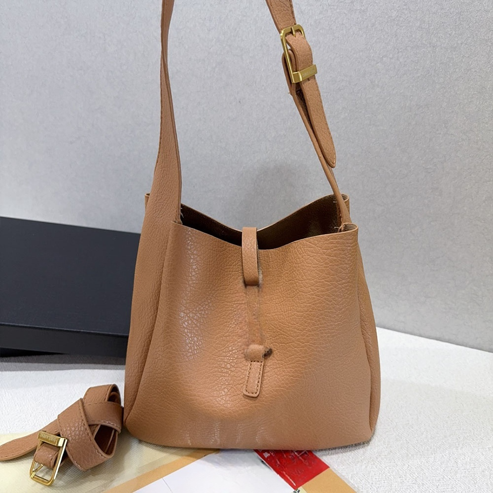 Women's New Temperament Joker Large Capacity Wide Shoulder Strap Shoulder Bag.