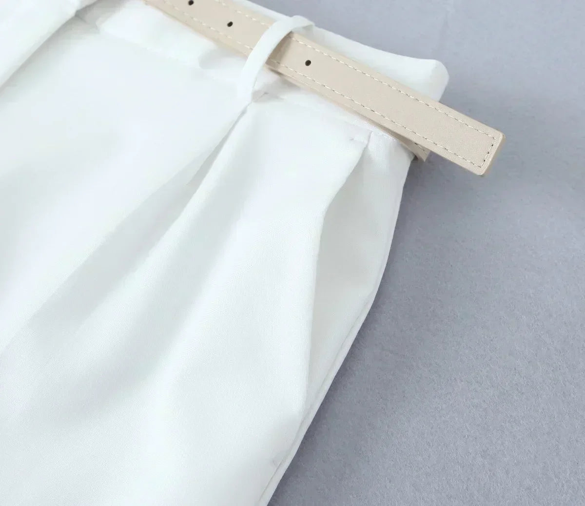 22 Women's 2024 New Chic Fashion Belt Decoration Casual Versatile Pleated Shorts Retro High Waist Side Pocket Women's Shorts