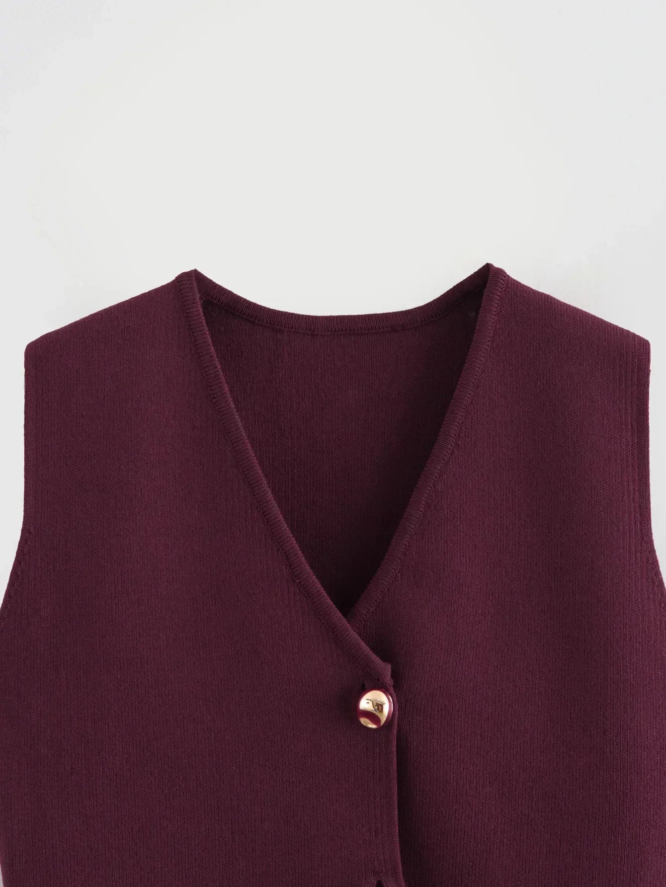 Women's 2024 new fashion gold button decoration slim V Neck vest style knitted top retro sleeveless women's vest chic top