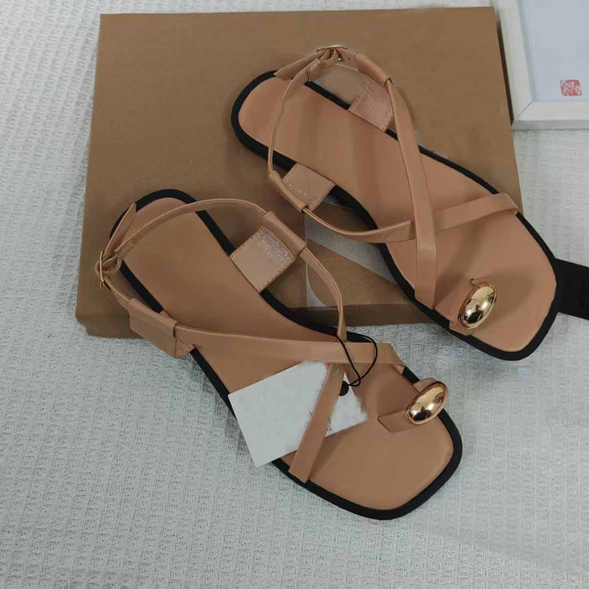 Women's New Fashion Casual Joker Flat Sandals Cross Strap Design Buckle Women's Shoes