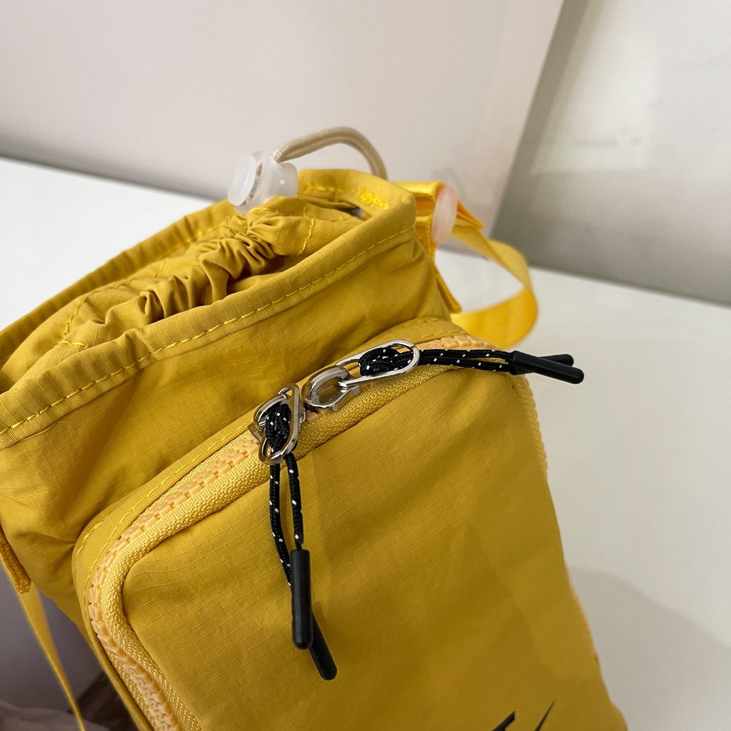 Men's and Women's Leisure Versatile Sports Adjustable Shoulder Strap Multifunctional Water Cup Mobile Phone Messenger Bag