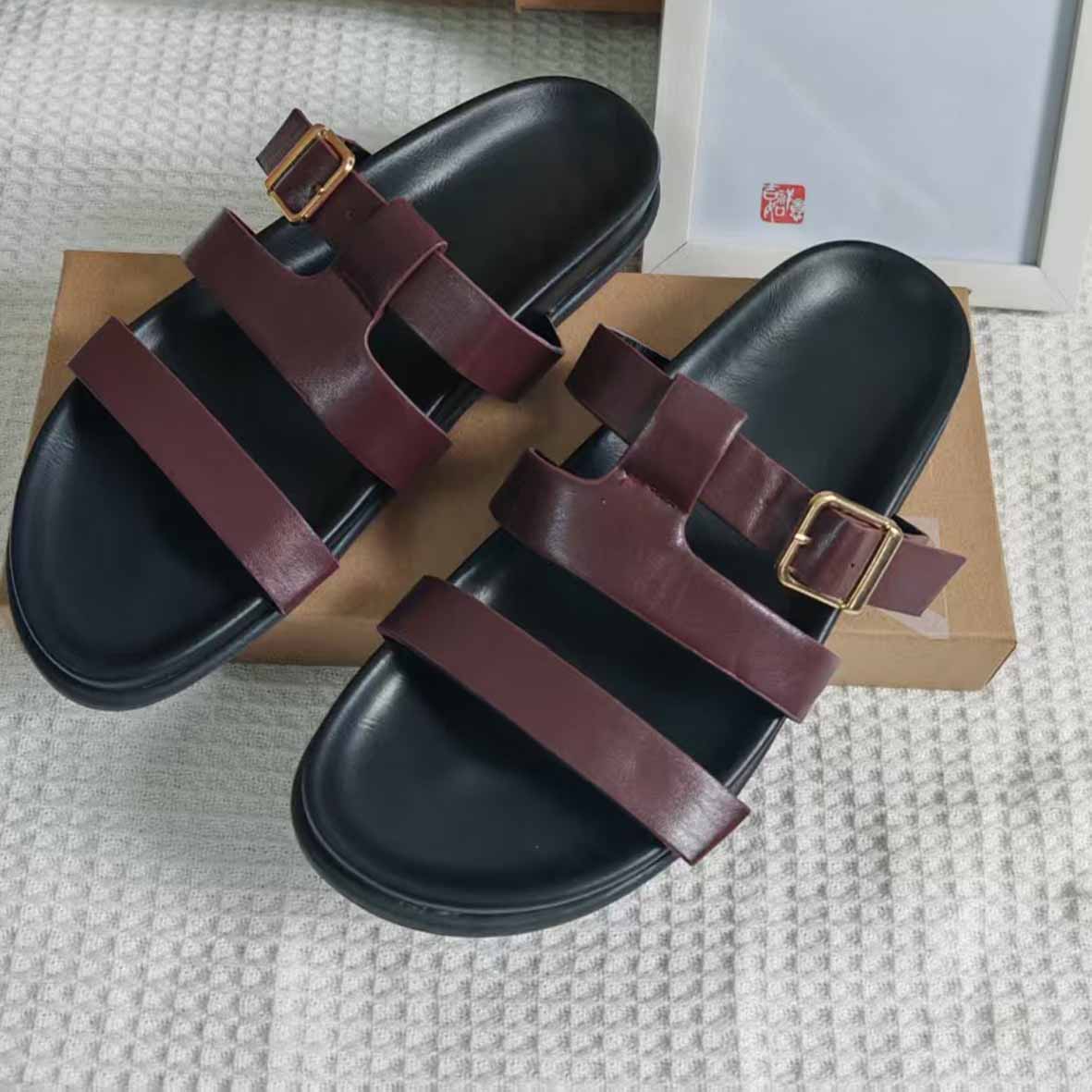 Women's New Fashion Casual Joker Flat Shoes with Leather Sandals and Metal Buckles Women's Flat Sandals and Slippers.