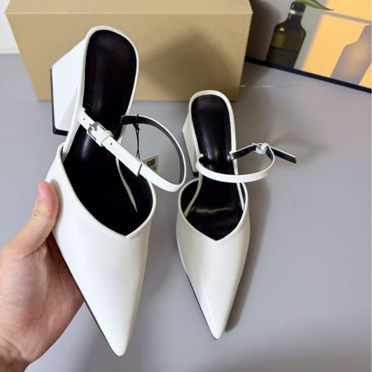 Women's New Fashion Joker White Baotou Shallow-mouthed Pointed Heel with Buckle and Thick High-heeled Sandals.