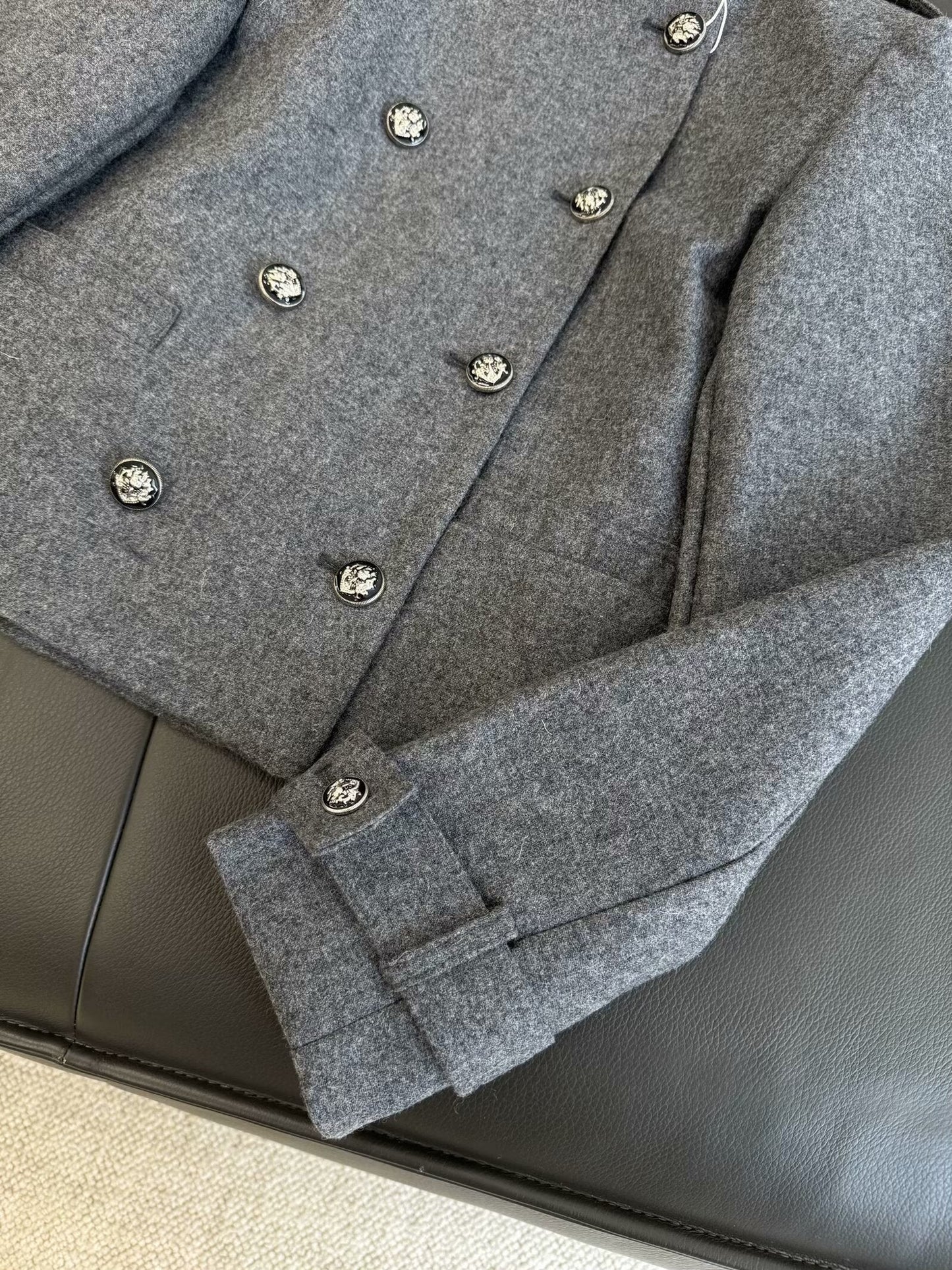 Set Women's 2 Pieces of New Fashion Double-breasted Wool Blended Short Coat Retro Long-sleeved Women's Coat+pleated Design Mini Skirt Set