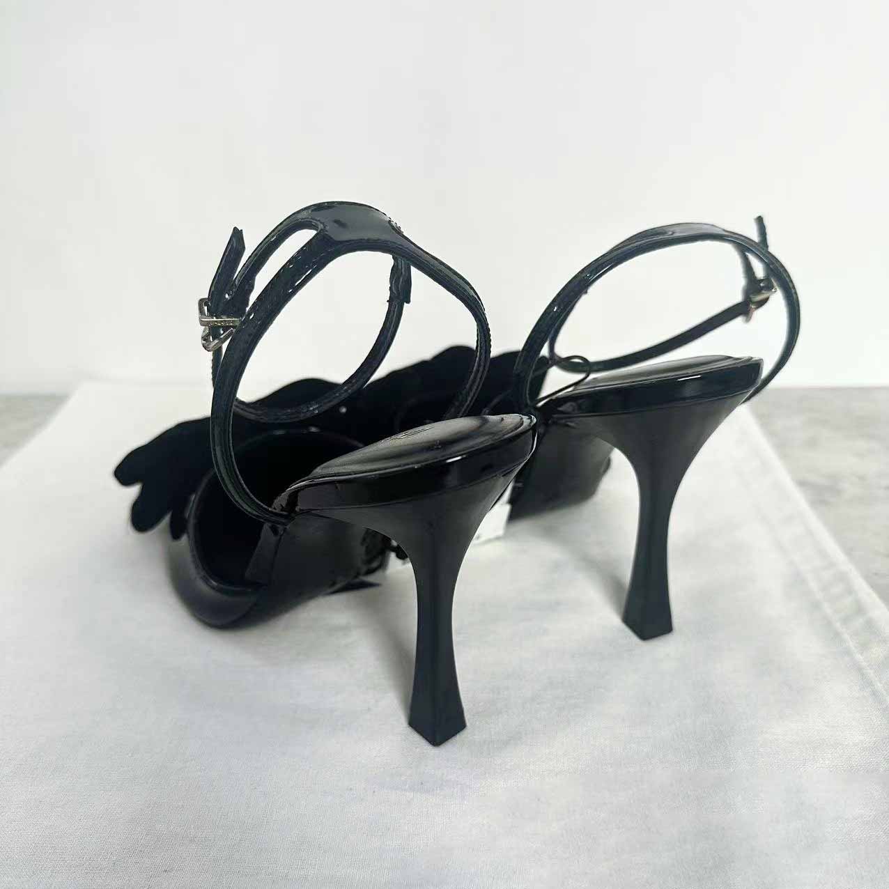 Women's new fashion Joker Velvet effect bow decorated with pointed high heels and high-heeled slippers.