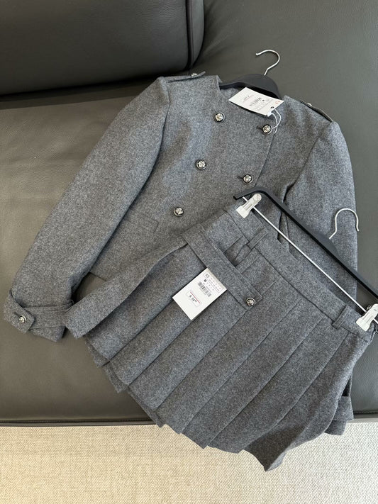 Set Women's 2 Pieces of New Fashion Double-breasted Wool Blended Short Coat Retro Long-sleeved Women's Coat+pleated Design Mini Skirt Set