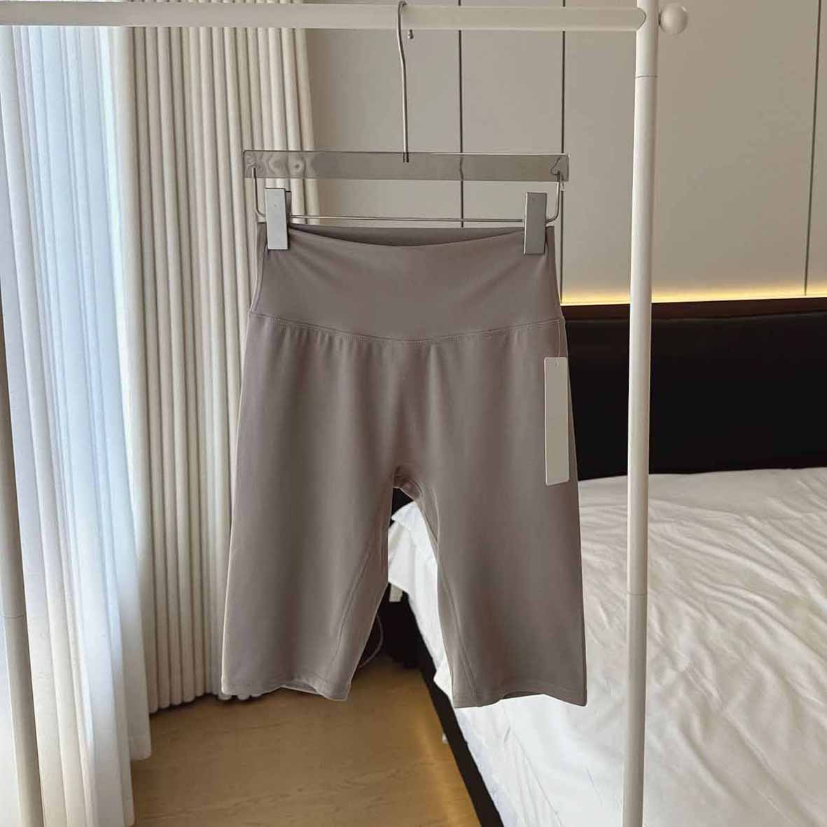 Women's New Yoga Clothes, Casual and Versatile Sports, High Waist Shorts, Five-point Pants, High Elastic Tight Yoga Pants.
