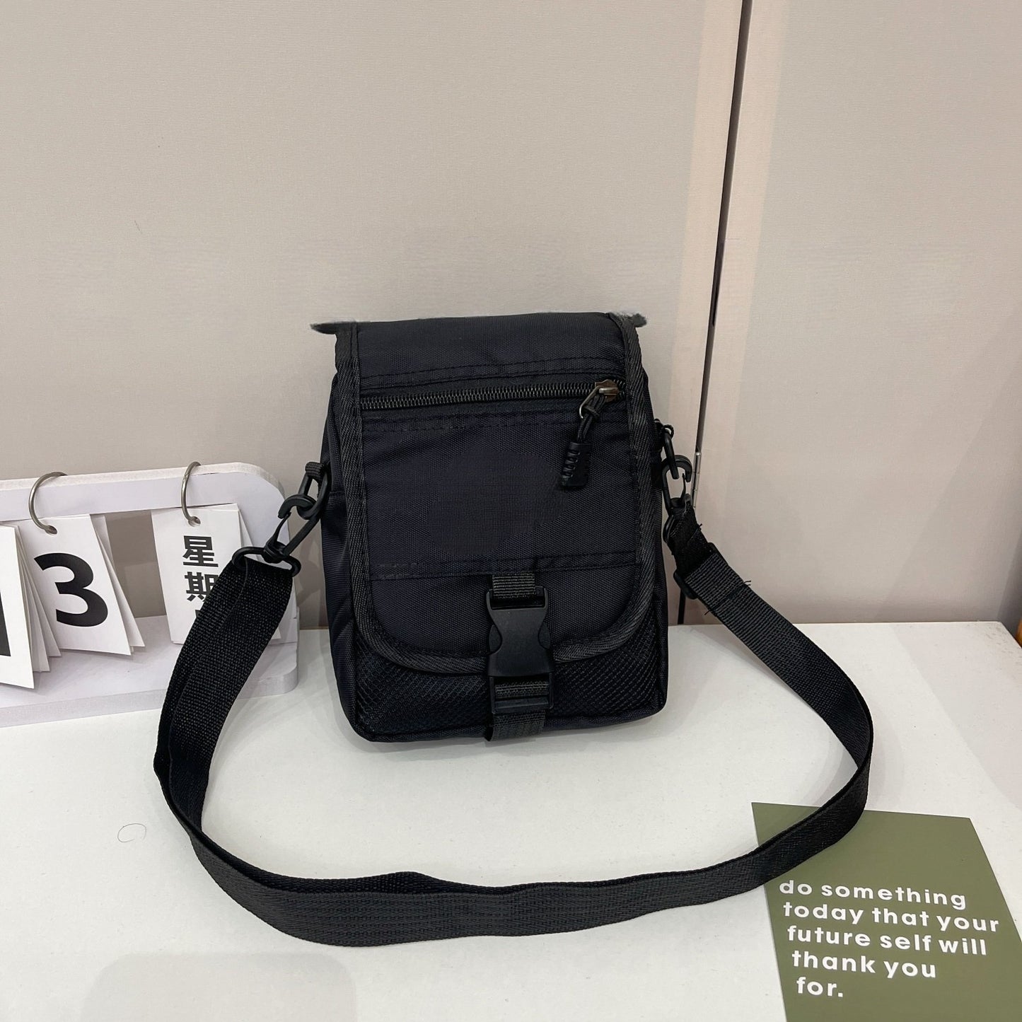 Men's and Women's Leisure Joker Sports Mobile Phone Bag with Adjustable Shoulder Strap Canvas Messenger Bag