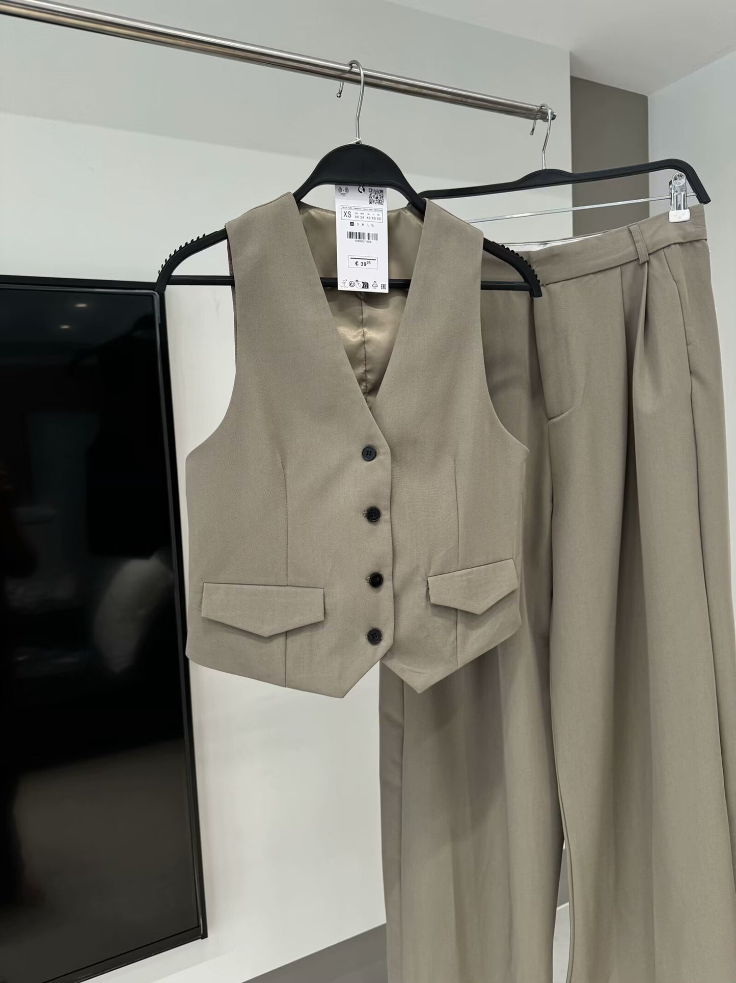 Women's new fashion flip decoration casual single breasted V Neck vest retro sleeveless women's vest chic top+Pants Women's suit