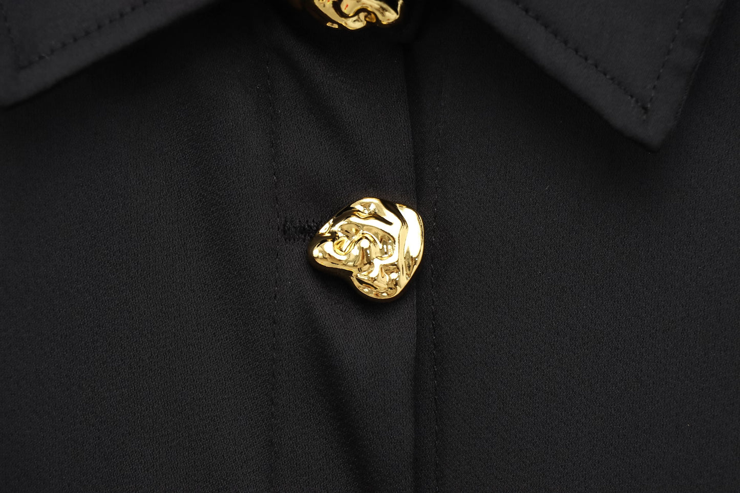 Women's New World Bank Temperament Joker Metal Button Blouses Retro Long Sleeve Button Blouses Chic Tops.