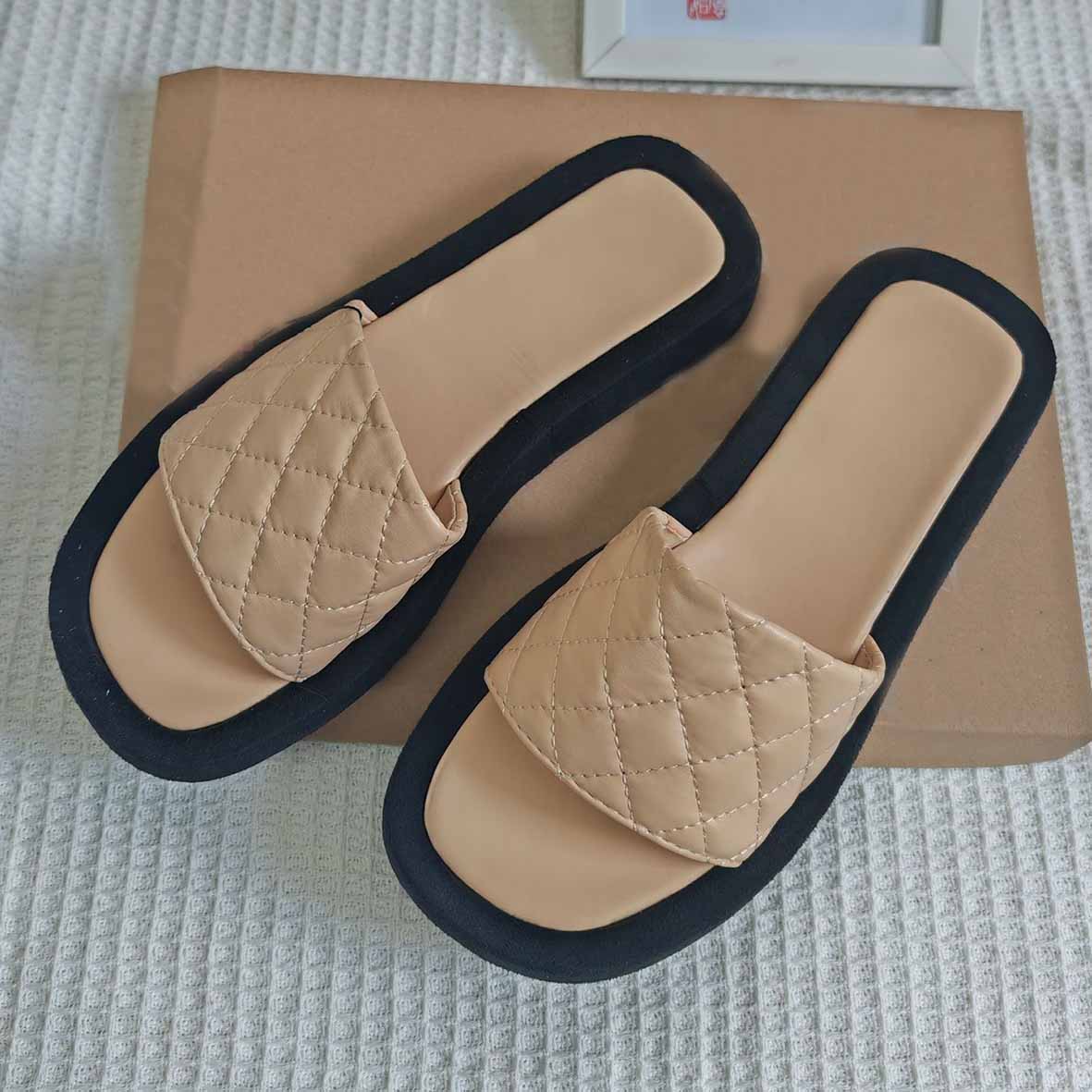Women's New Fashion Casual Joker Flat Shoes Comfortable Joker Ladies Platform Slippers.