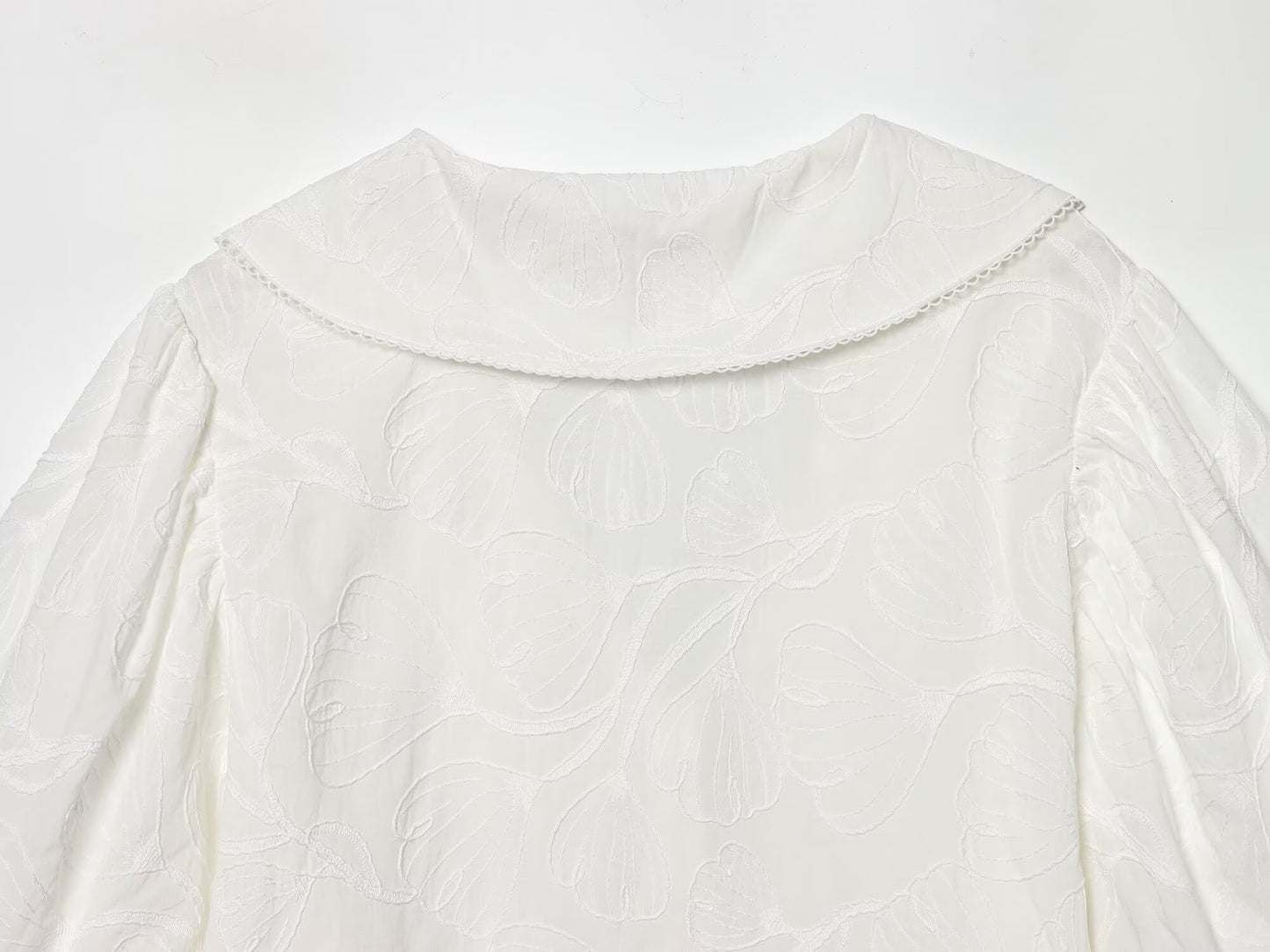 Women's new small round Neck embroidered shirt