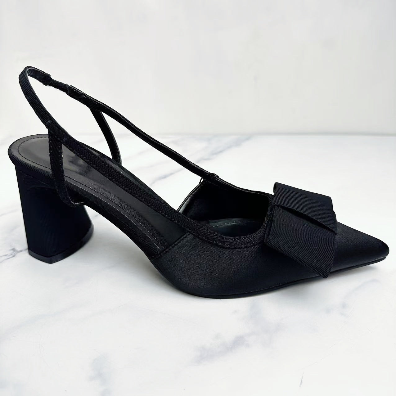 Women's New Fashion Joker BlackBowKnot Pumps with Thick Heels and Pointed Sandals.