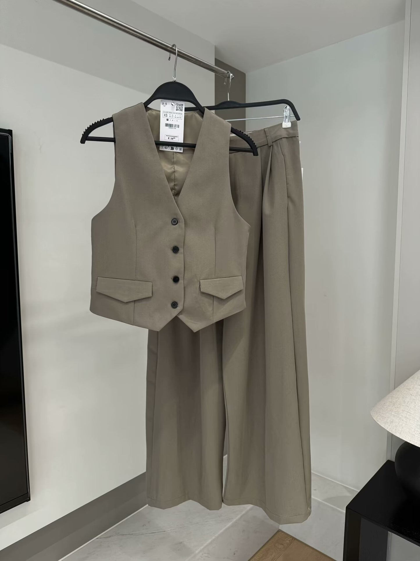 Women's new fashion flip decoration casual single breasted V Neck vest retro sleeveless women's vest chic top+Pants Women's suit