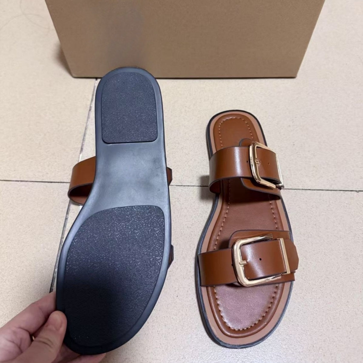 Women's New Fashion Joker Buckle with Double Strap Flat Bottom Wears Two Sandals with Thin Bottom.