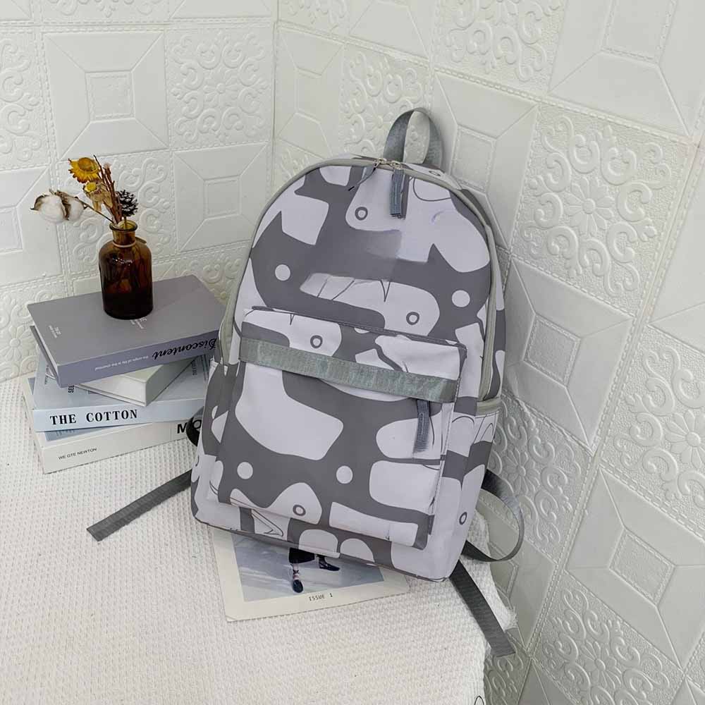 Men and women with the same new fashion and leisure Joker multi-pocket large-capacity waterproof sports bag travel bag.