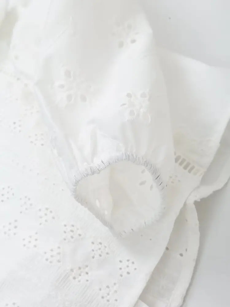 Women's new fashion slim short single breasted hollow embroidery shirt retro O-Neck long sleeved women's shirt chic top