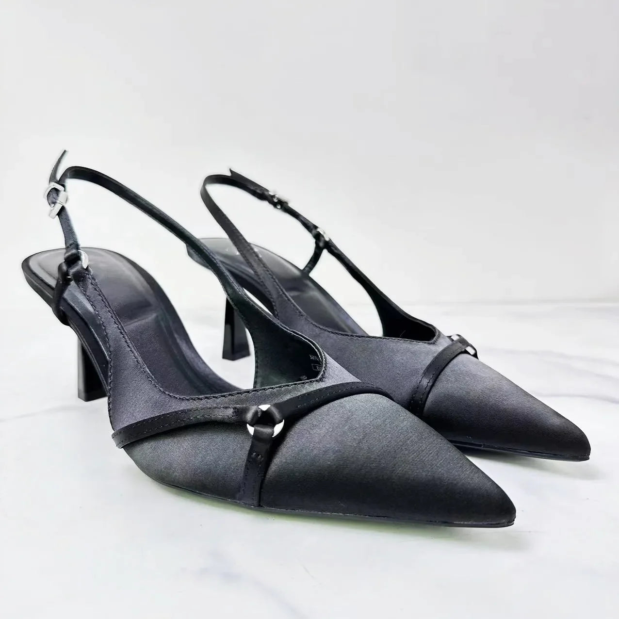 New 2024 Fashion Temperament Women's Shoes Pointed Thin Belt Baotou Sandals Thin Single Shoes