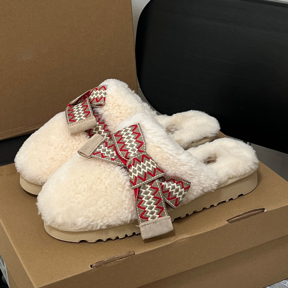 Women's new bow fur slippers have a shoe box