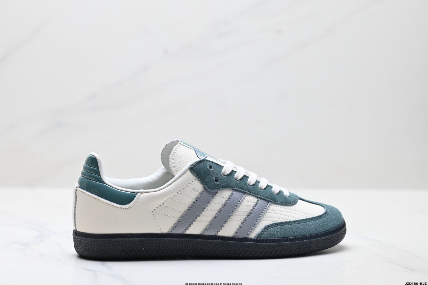 Men's and women's new leisure joker gentleman's moral training football style joker low-cut leisure sports shoes have a shoe box.