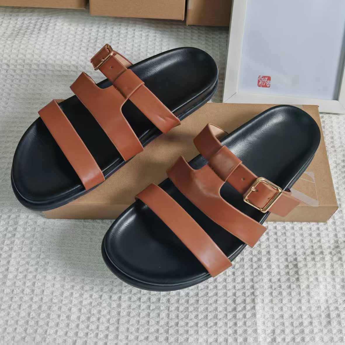 Women's New Fashion Casual Joker Flat Shoes with Leather Sandals and Metal Buckles Women's Flat Sandals and Slippers.