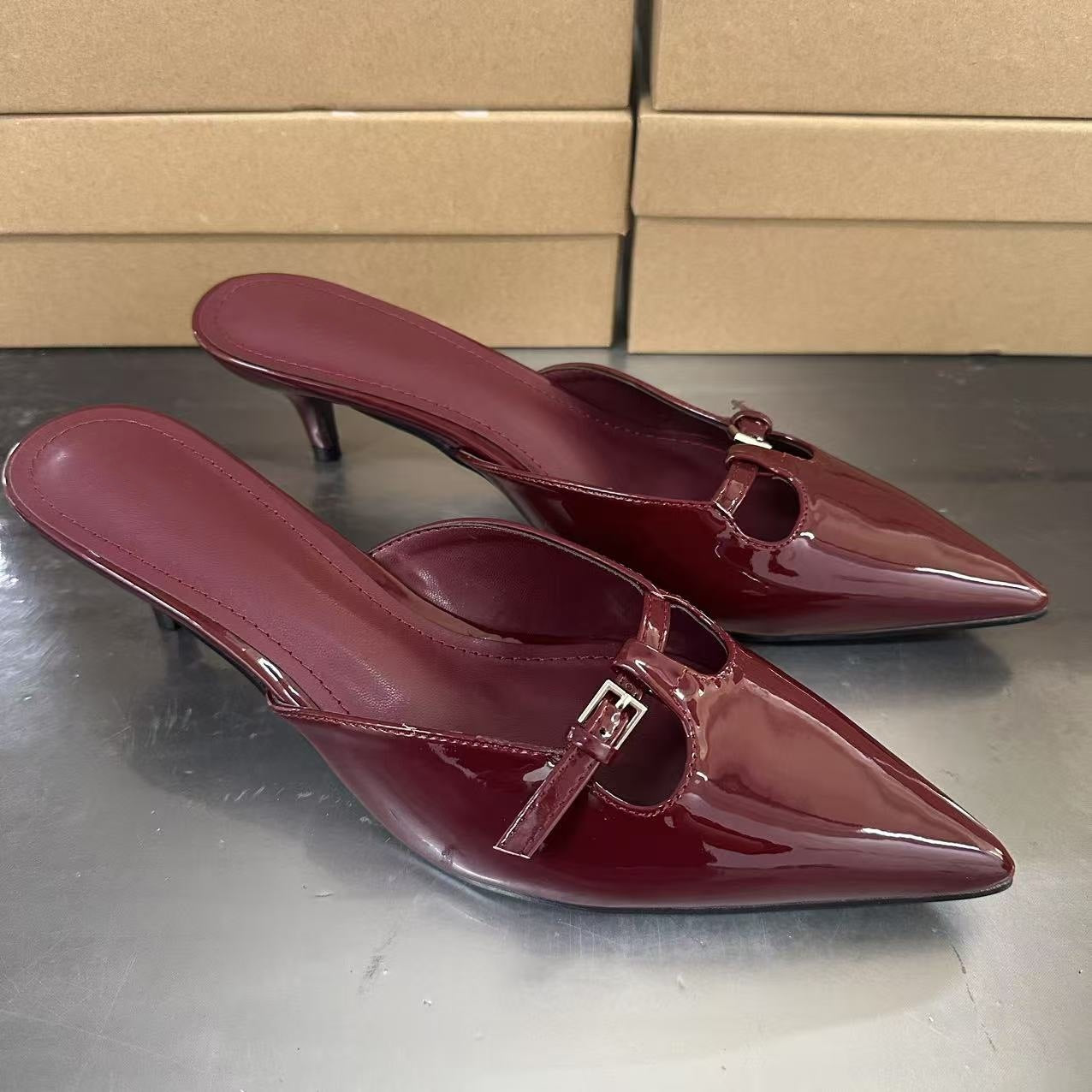 Women's New Fashion Pointed Shallow-mouthed Hollow Buckle Decorated with Patent Leather Stiletto Slippers in Baotou.