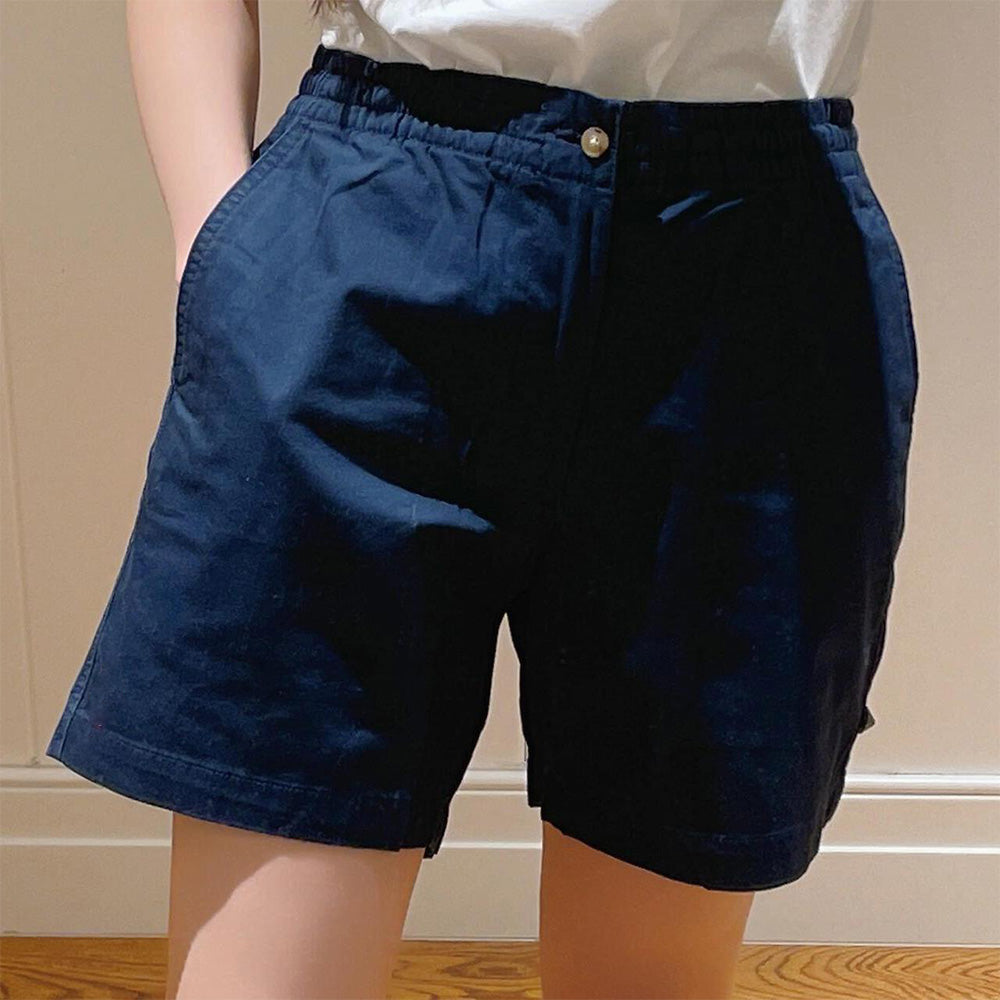 Men and women with the same new Joker couple style elastic waist zipper casual shorts.