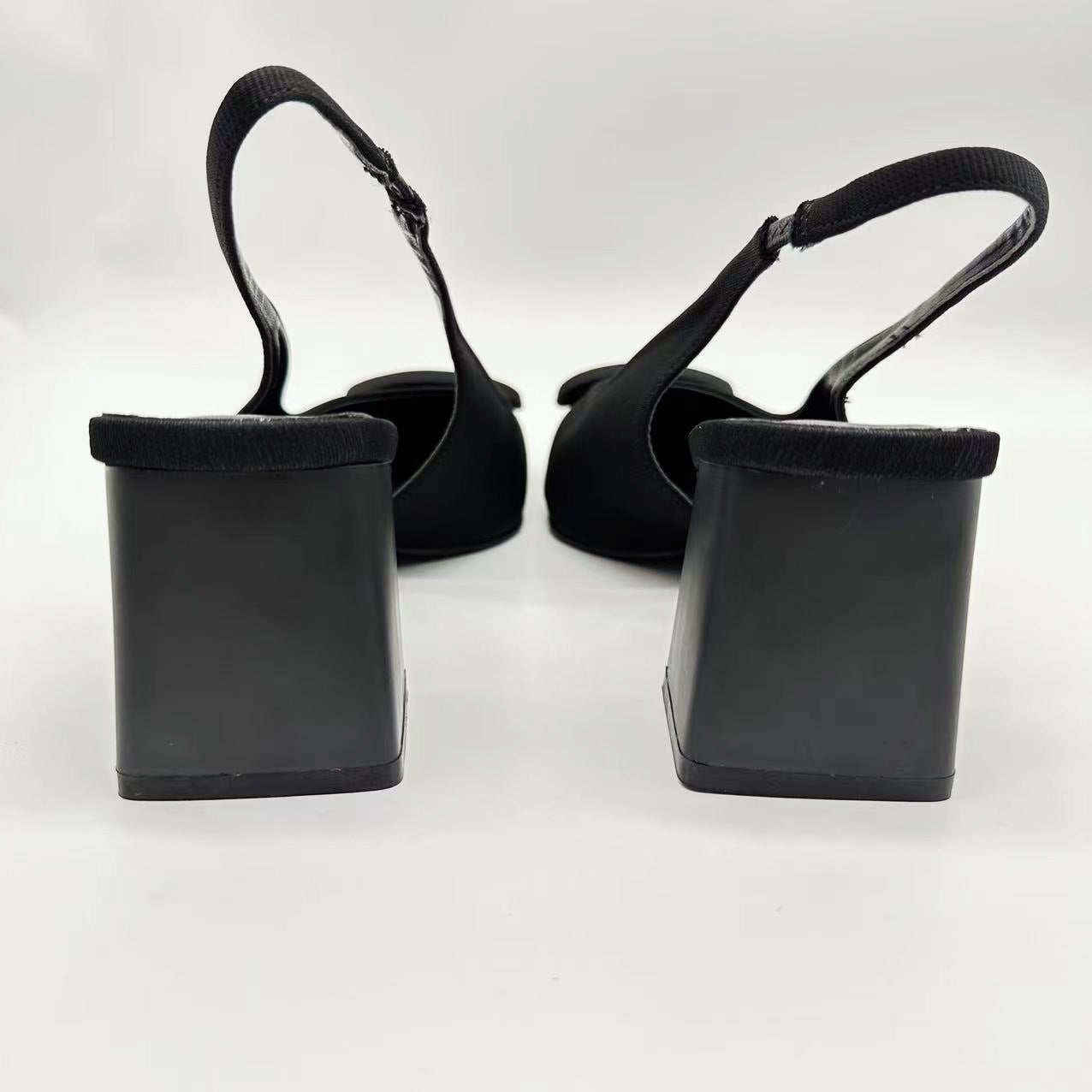 Women's New Fashion Joker Black Ornament Details Platform Shoes Thick Pointed Shoes High Heels Sandals.