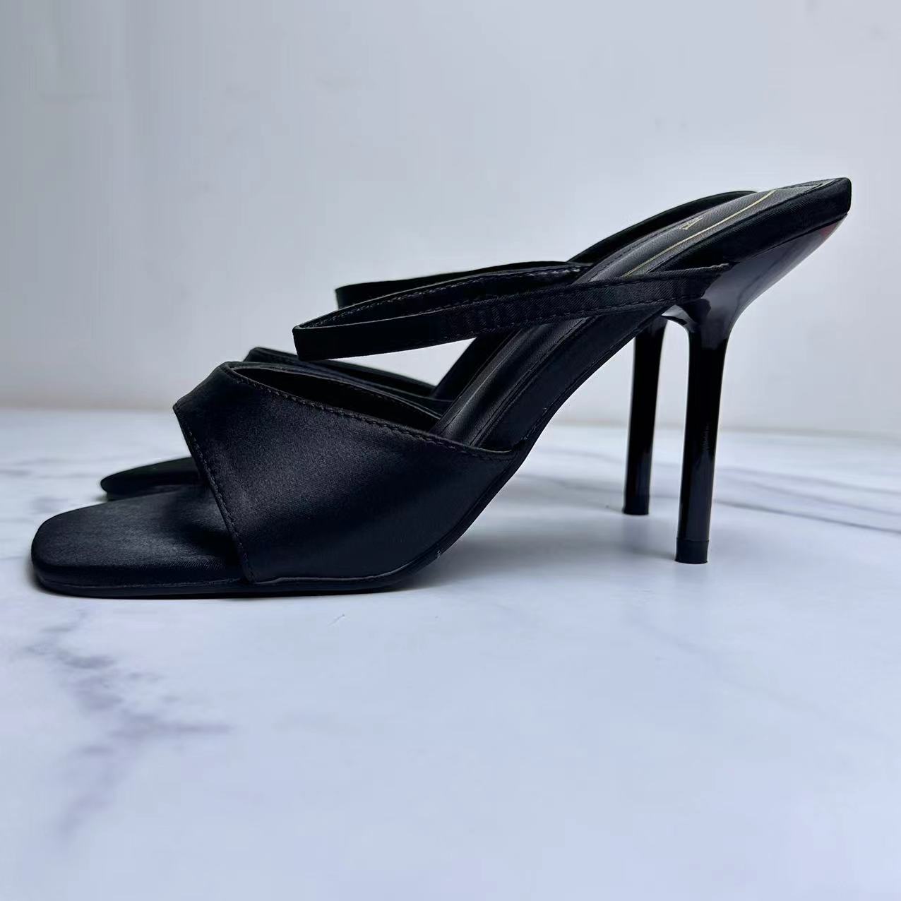 Women's New Fashion Joker Slim Square Toe Sexy Stiletto Sandals with High Heels.